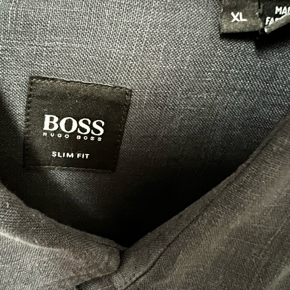 Hugo boss slim fir XL so fits a normal Large . Never worn slate black linen